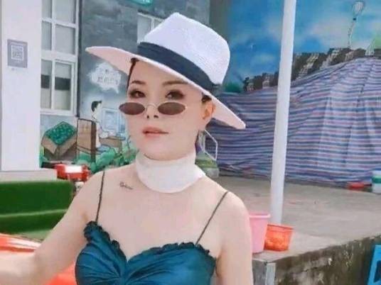 李月（渝北保时捷女车主）