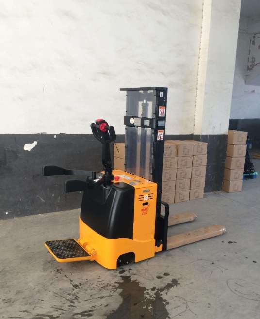 仓储叉车