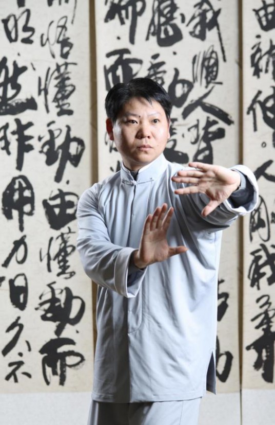 刘彦英(北京武协副会长、太极拳冠军)