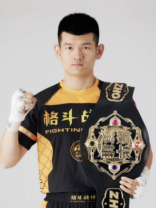 李冠君（影视武打演员/中国搏击运动员）