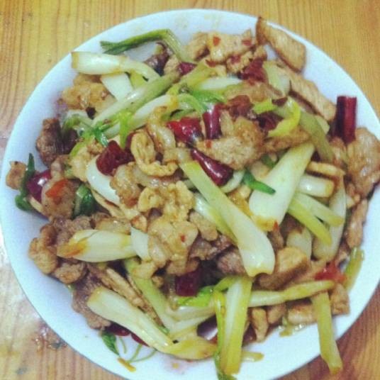蒜头炒肉