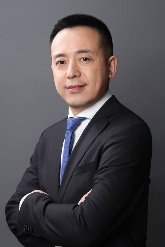 杨竣(荣华控股企业集团副总裁)
