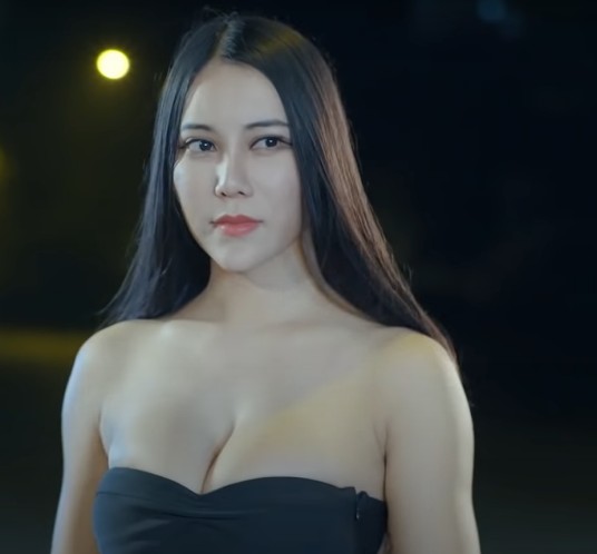 夏娃(经典网大《天降机器女仆》角色)