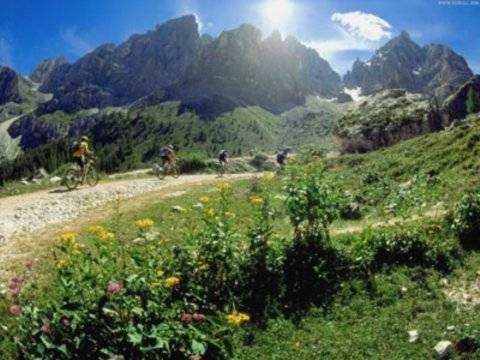 老山（北京市石景山区老山）