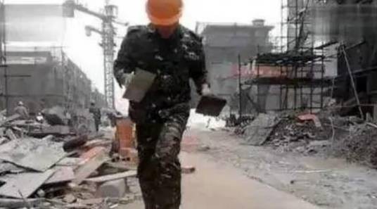 民工鬼步