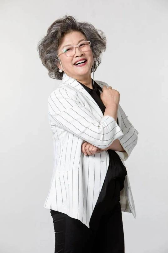 宋春丽（中国内地女演员，国家一级演员，中国电影表演学会副会长）