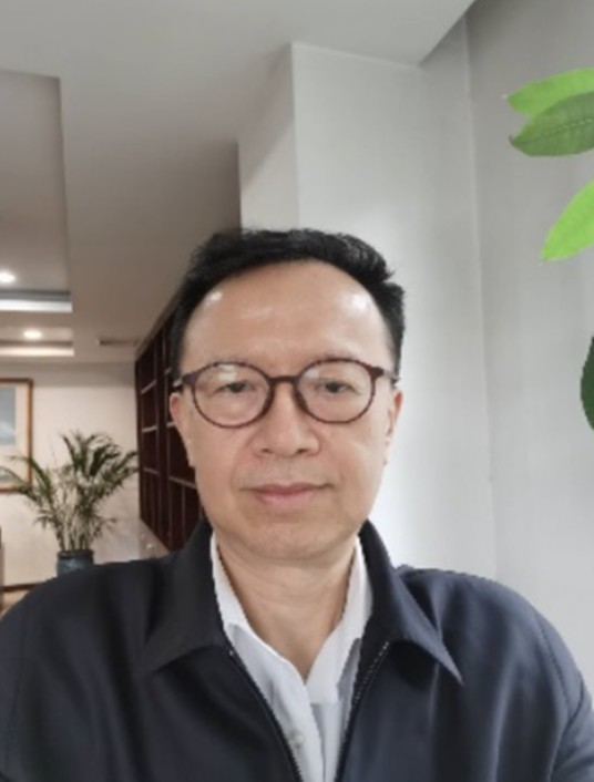 莫世康(中民控股董事会主席,执行董事)