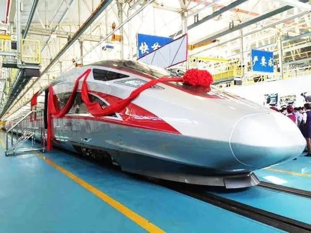 中国高铁复兴号今天首发，复兴号和谐号有什么区别？