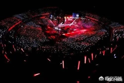 第一个在鸟巢开个人演唱会的歌手是谁?