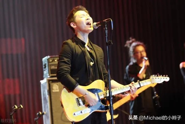 如何评价梁博的唱功和创作?