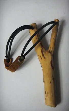 弹弓如何三点一线瞄准?