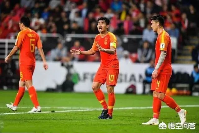 强烈建议,让散步踢球的冯潇霆退出国家队,你同意吗?