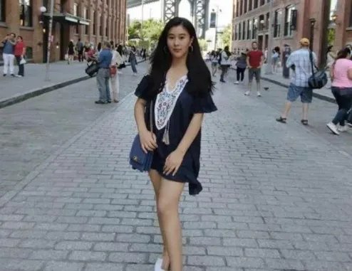 杨子大女儿近照曝光,19岁赶超黄圣依,你怎么看?