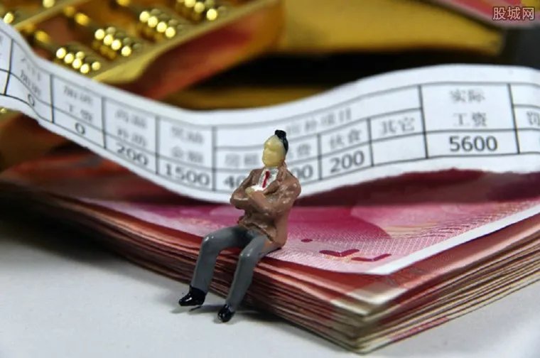 22地调最低工资 最低工资是否包含“五险一金”?