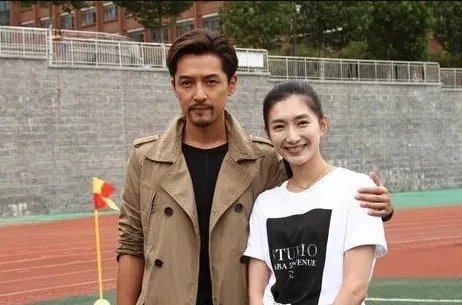 “仙剑留守儿童”胡歌在唐嫣婚礼献唱,胡歌为什么不结婚?