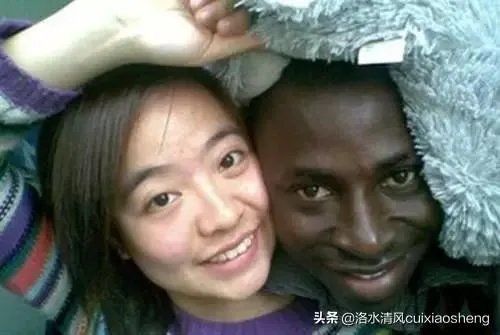 女儿和非洲小伙离婚了,孩子留给男方好还是留给女方好?