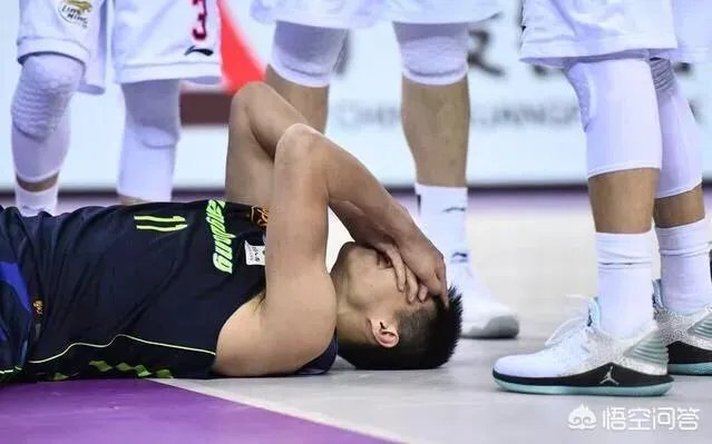 广东宏远惨遭逆转,辽宁队主场哨严重,哪些镜头值得我们共同回顾?