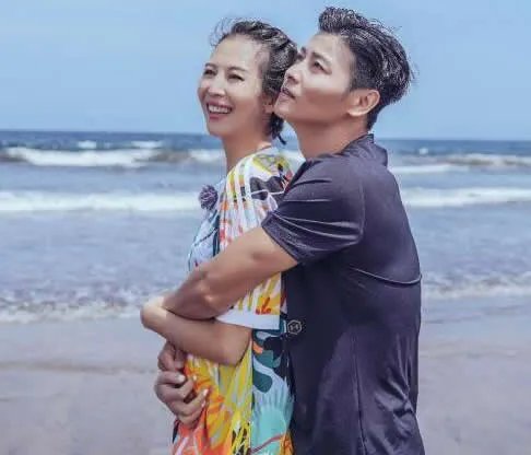 蔡少芬孕肚照曝光(组图)