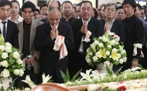李宁这个品牌是李宁本人创建的么?
