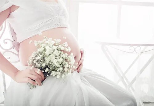 5个月孕妇婚纱款式推荐 怀孕适合穿什么婚纱