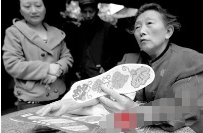 失忆老人走失半年女儿生日当天记起家里电话是怎么回事?