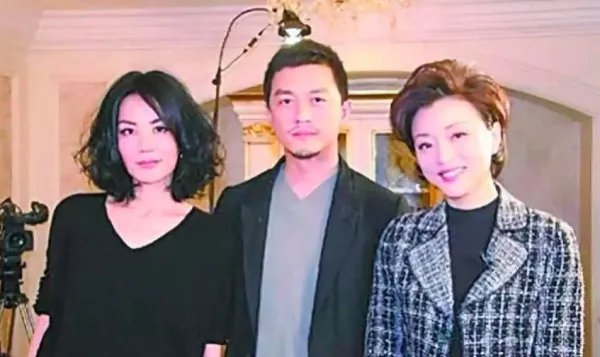 王菲和李亚鹏离婚的原因是什么?为什么王菲更愿意和谢霆锋在一起?