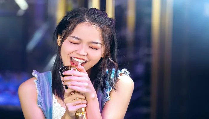 天上飞的是什么鸟儿还是云朵歌名 天上飞的是鸟儿还是云朵是什么歌曲
