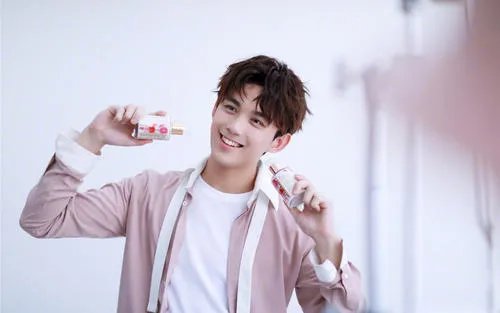 工作人员蹭吴磊的防晒,吴磊的拍摄片场还有哪些搞笑瞬间?