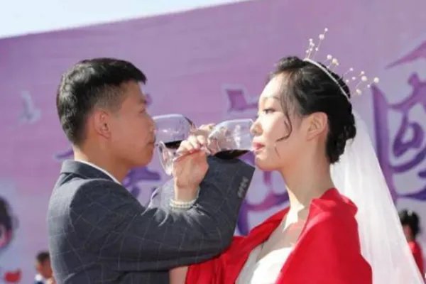 301对航天新人举办集体婚礼,为啥女的都说当航天人夫人很艰苦?