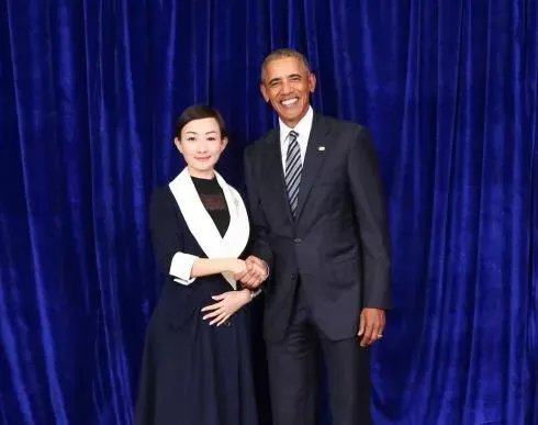 如何评价微商花25万与奥巴马合影?这对他们的生意有多大帮助?