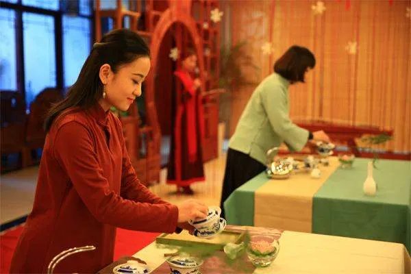 辽宁抚顺雷人女德班被叫停,为什么会有人去上这种女德班?