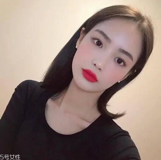 2022年流行短发还是长发 脸大的女生适合这些发型