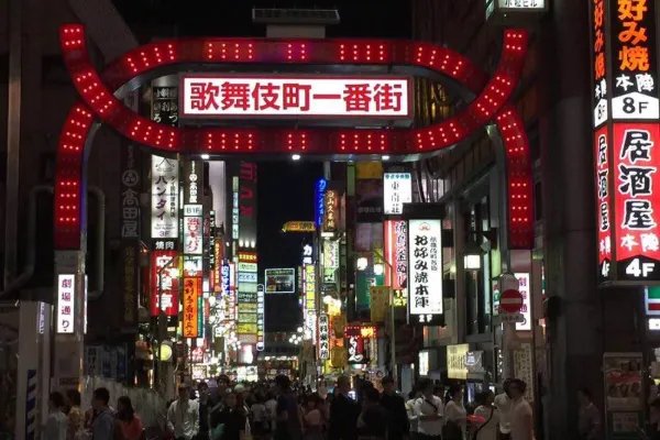在新宿歌舞伎町“风俗”街，这些地方你要小心，即使在日本也未必安全？