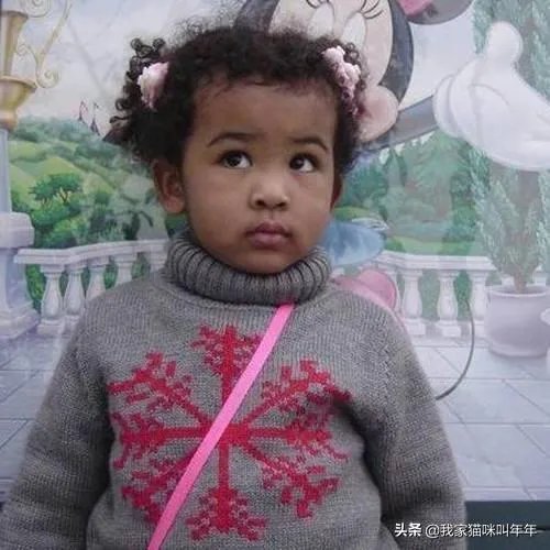女儿和非洲小伙离婚了,孩子留给男方好还是留给女方好?