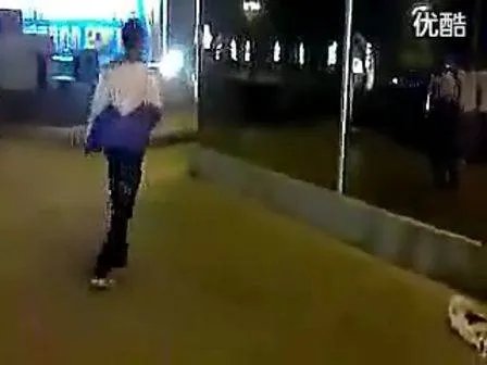 校服哥的介绍