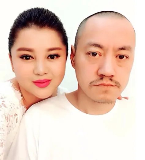 对黄渤有知遇之恩,妻子靠“裸”出位的雪村,如今怎样?