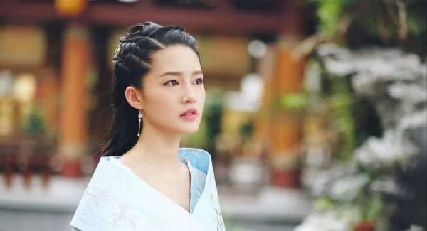 李沁虽然不争不抢但却稳扎稳打,刚刚获得最佳女配角奖,你怎么看?