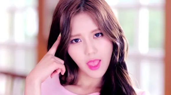 可以分别介绍一下AOA怦然心动MV里谁是谁吗?谢谢