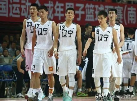 李晓旭受伤后,赵继伟怒砸地板,杨鸣眉头紧锁,为何总经理李洪庆却累到打哈欠?