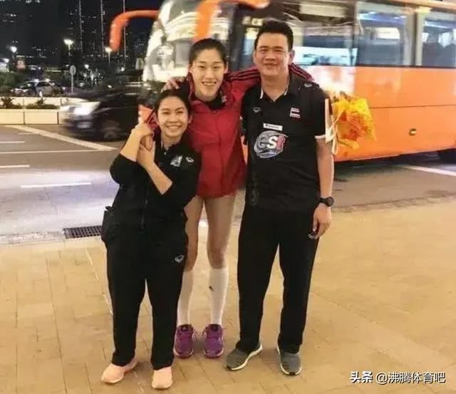 战胜中国女排之后,泰国女排教练达奈一脸平静的样子,显得并不兴奋,这是怎么一回事?