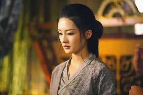 李沁虽然不争不抢但却稳扎稳打,刚刚获得最佳女配角奖,你怎么看?