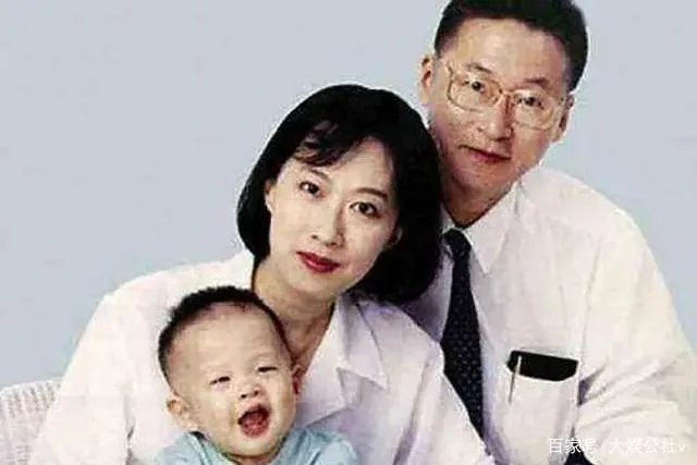 王小屯和李敖,相差33岁的爱情是什么样子?