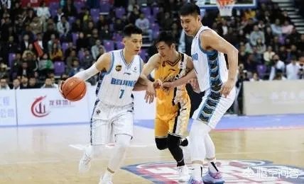 林书豪太难了,砍40+6+3,5项数据全队第一,却无奈本土球员被碾压。你怎么看?