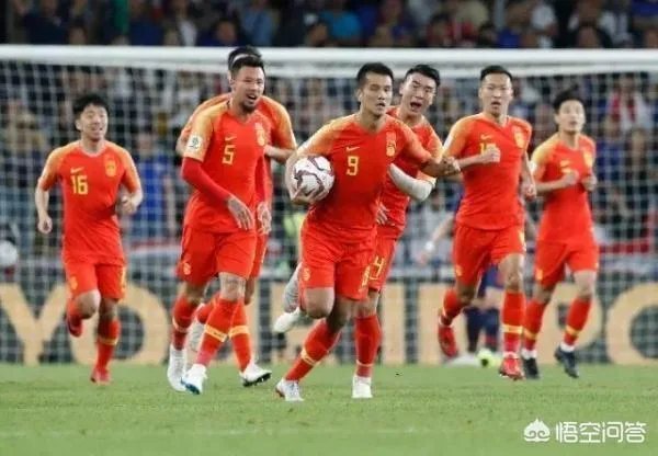 强烈建议,让散步踢球的冯潇霆退出国家队,你同意吗?