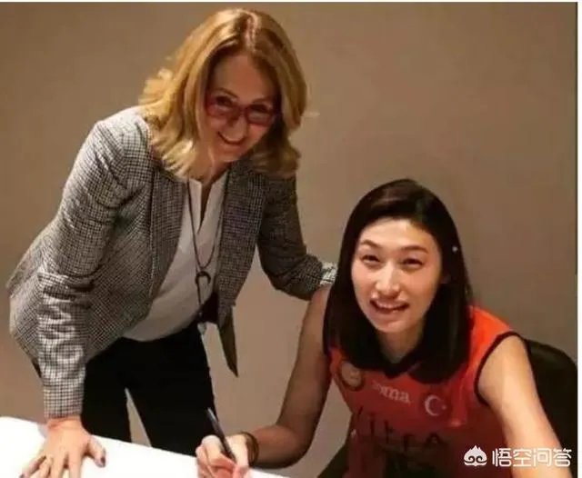 土超瓦基弗银行官宣与朱婷续约,至此上赛季球队四大外援全部续约,你怎么看?