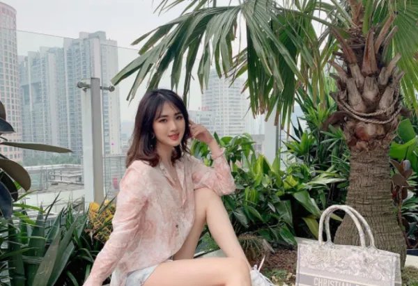 华为二公主姚安娜单曲上线,她的唱功如何?
