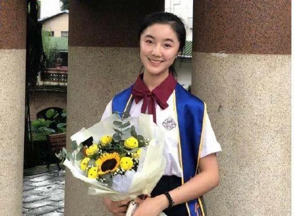“点读机女孩”高考成绩曝光,网友为何说你敢再说So easy不?