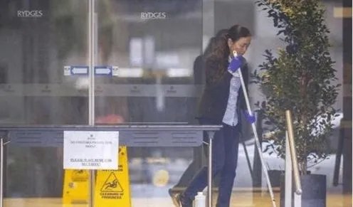 澳洲一熊孩子在隔离酒店内涂抹粪便,为何致千人感染?