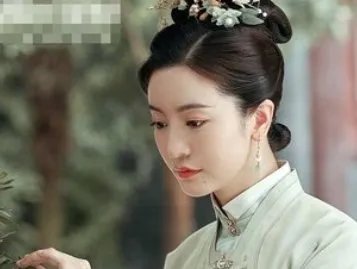李晟说李佳航是极品黑,《锦心》中秦姨娘的黑化在前边的剧情中有哪些伏笔?