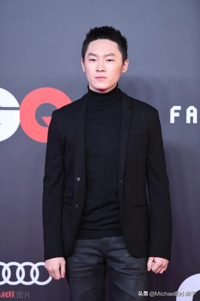 如何评价梁博的唱功和创作?